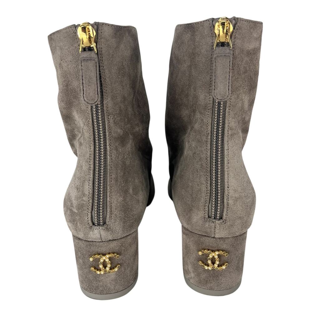 Chanel 2024 Cap Toe Interlocking CC Logo Suede Boots - Picture 10 of 16